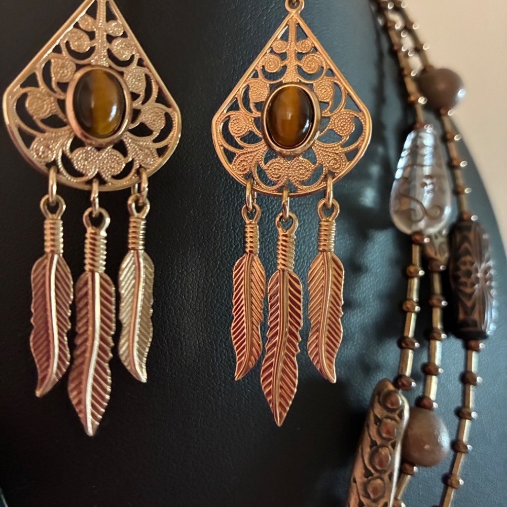 Layered Earth Tone Necklace & Earrings - Picture 2 of 3